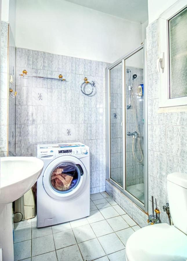 Spacious flat near Ampelokipoi metro station Atenas Exterior foto