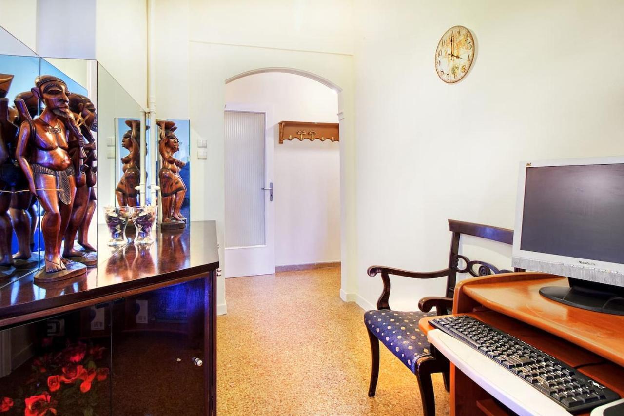Spacious flat near Ampelokipoi metro station Atenas Exterior foto