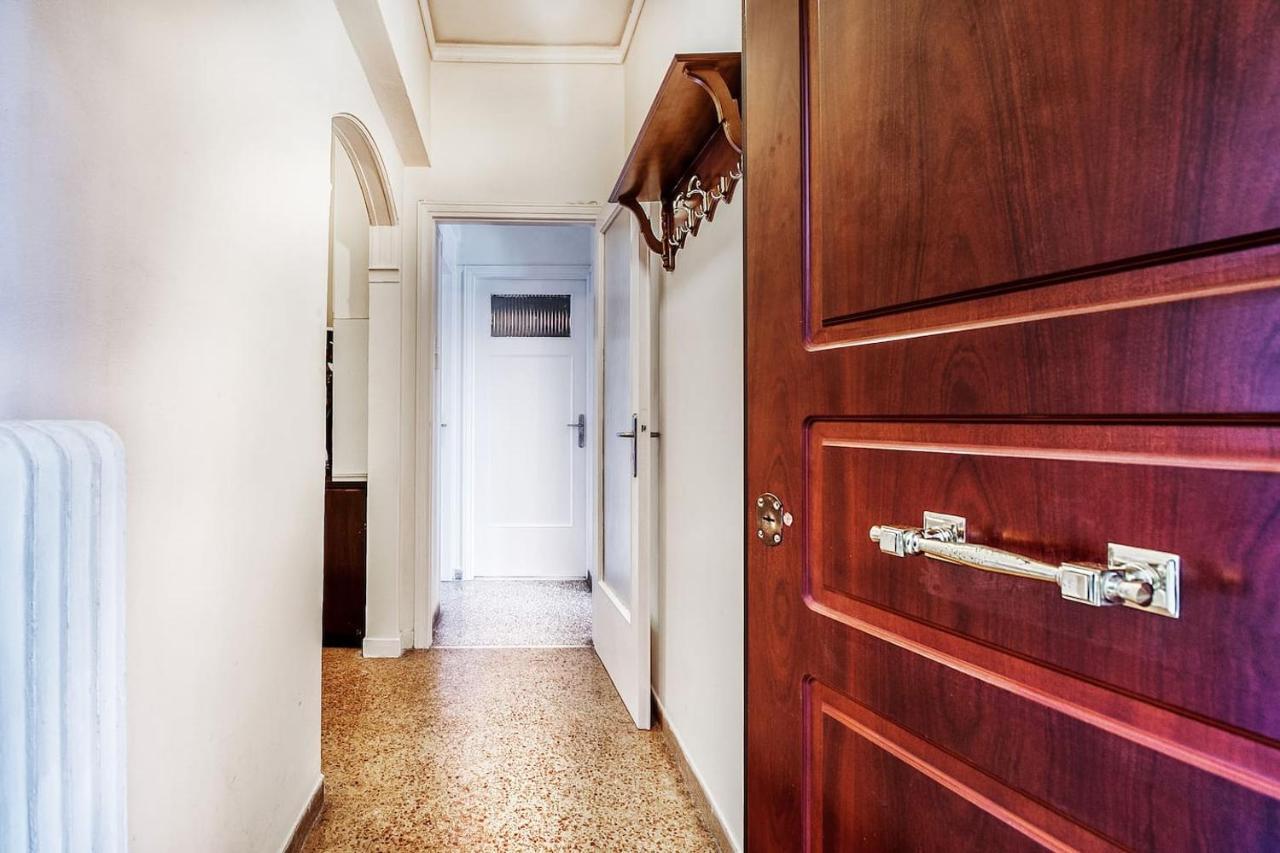 Spacious flat near Ampelokipoi metro station Atenas Exterior foto