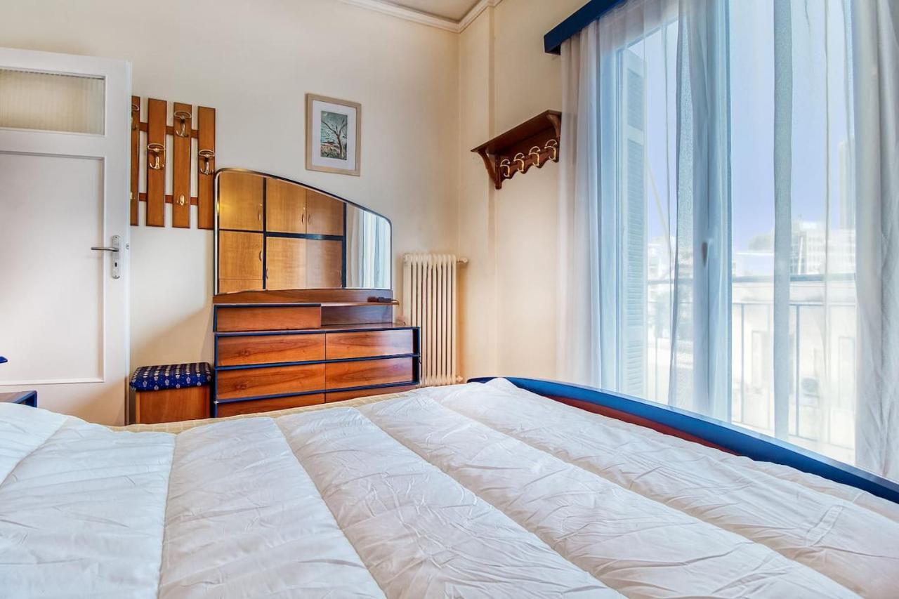 Spacious flat near Ampelokipoi metro station Atenas Exterior foto